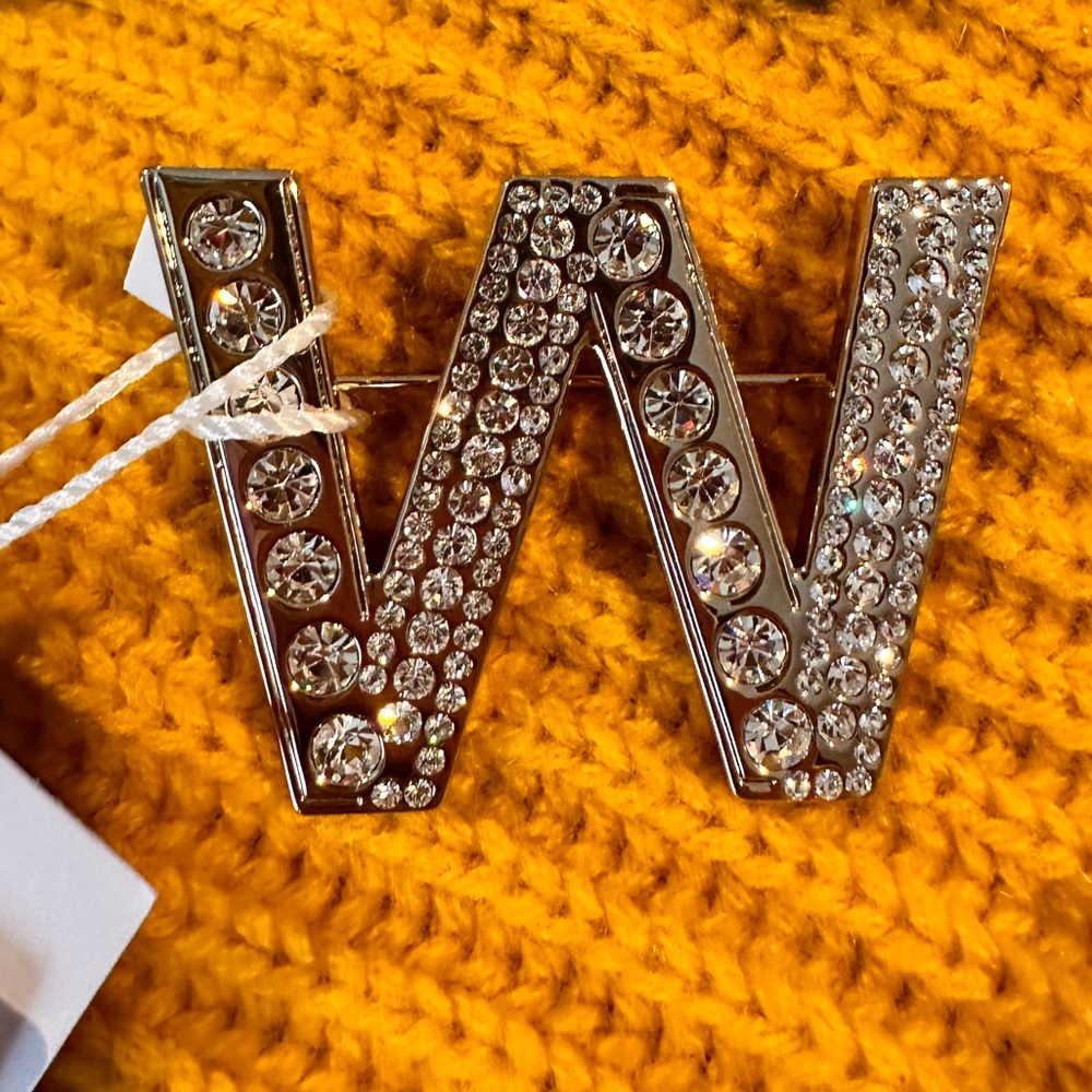 NWOT Weekend Max Mara Label-cut Logo Rhinestone Brooch Size:OS White All seasons - Picture 5 of 6